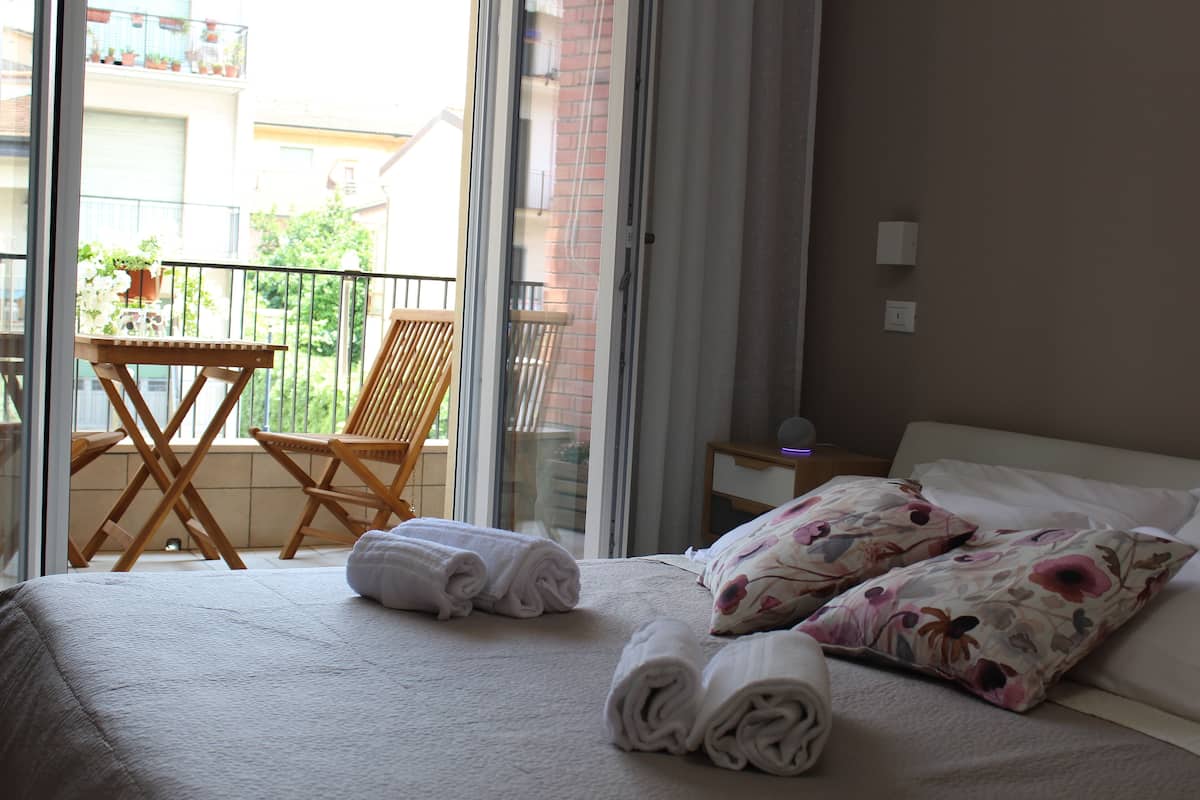 Habitación superior | Edredón, camas con efecto memoria y artículos del minibar gratis