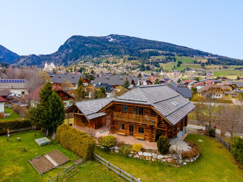 Schönes Blockhaus mit Sauna und Garten in Lungau