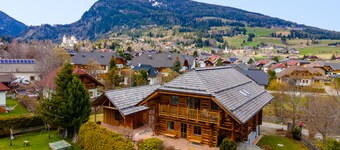 Belle maison en bois avec sauna et jardin