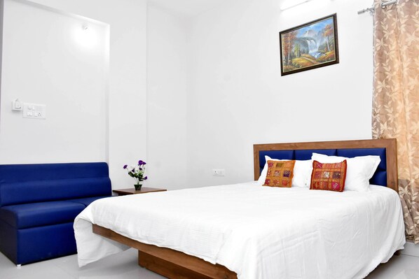 Deluxe Room | Soundproofing, free WiFi, bed sheets