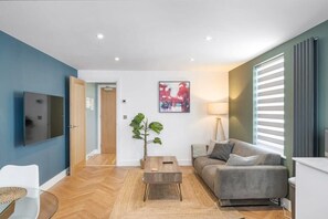 Fernseher, Stereoanlage, Arbeitsbereiche