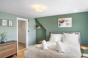 2 habitaciones, tabla de planchar con plancha, wifi y ropa de cama 