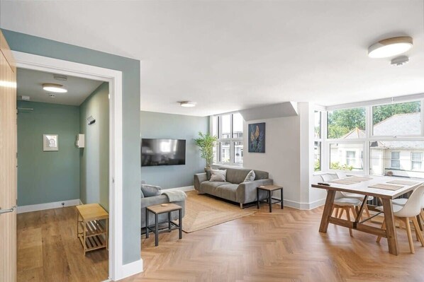 TV, fireplace, stereo, offices