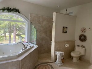 Bathroom - Contana lake retreat (Marion)
