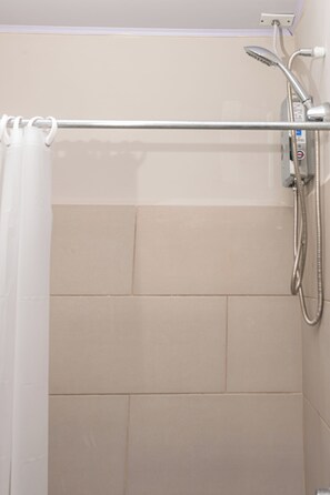Deluxe Double Room | Bathroom | Shower, towels, soap, shampoo