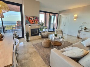 TV, fireplace, stereo