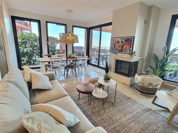 TV, fireplace, stereo