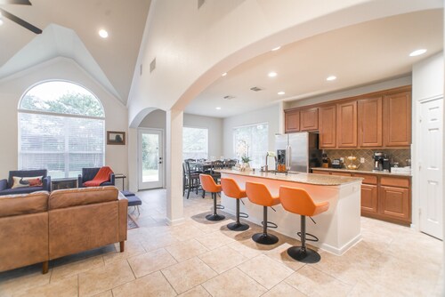 Brand New Pool & SPA! 4-Bdr home in The Woodlands TX, Sleeps 10