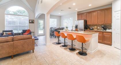 Brand New Pool & SPA! 4-Bdr home in The Woodlands TX, Sleeps 10