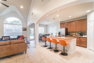 Brand New Pool & SPA! 4-Bdr home in The Woodlands TX, Sleeps 10