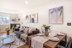 Dining - 3b2.5b House in Ballard/10 mins to Green Lake (Seattle)