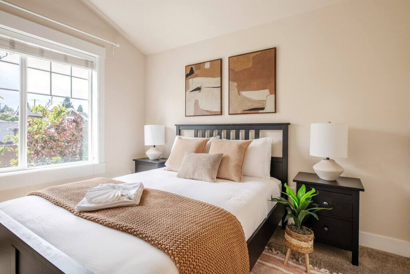 3 habitaciones, tabla de planchar con plancha, wifi y ropa de cama 