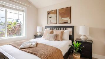 3 habitaciones, tabla de planchar con plancha, wifi y ropa de cama