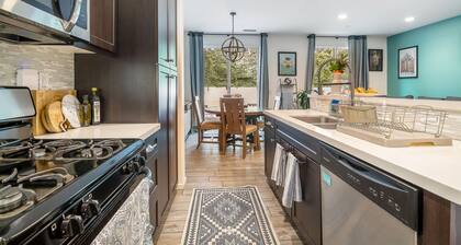 LA Retreat - Cozy Townhouse - Valley View