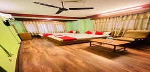 Kamar Triple | Wi-Fi gratis dan seprai linen