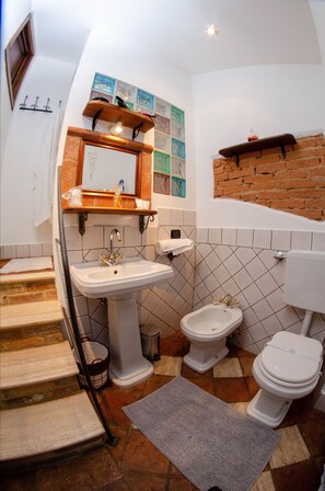 House, 2 Bedrooms, Smoking, Balcony | Bathroom - Antica Dimora Stay in Langa Like at Home (La Morra)
