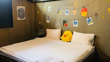 1 bedroom, individually decorated