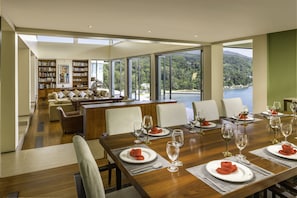 Luxury-Villa, 5 Schlafzimmer, Meerblick | Esszimmer