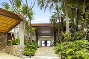 Stroll through lush greenery to the entrance, surrounded by a natural ambiance and a sense of seclusion.