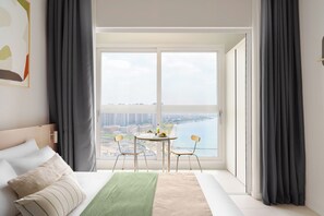Studio Loft | Hypo-allergenic bedding, desk, laptop workspace, blackout drapes - Le collective Siheung Wavepark (Siheung)
