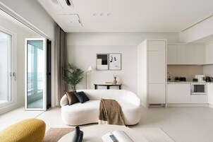 Ropa de cama hipoalergénica y escritorio 