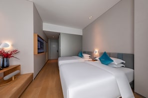 Deluxe Twin Room, Multiple Beds | Premium bedding, down comforters, memory foam beds, free minibar