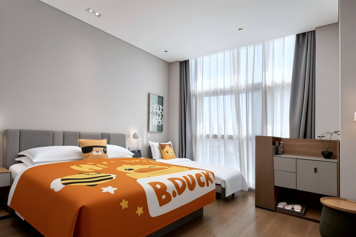 Chambre familiale avec lits jumeaux, 1 grand lit et 1 canapé-lit | Literie de qualité, couette en duvet