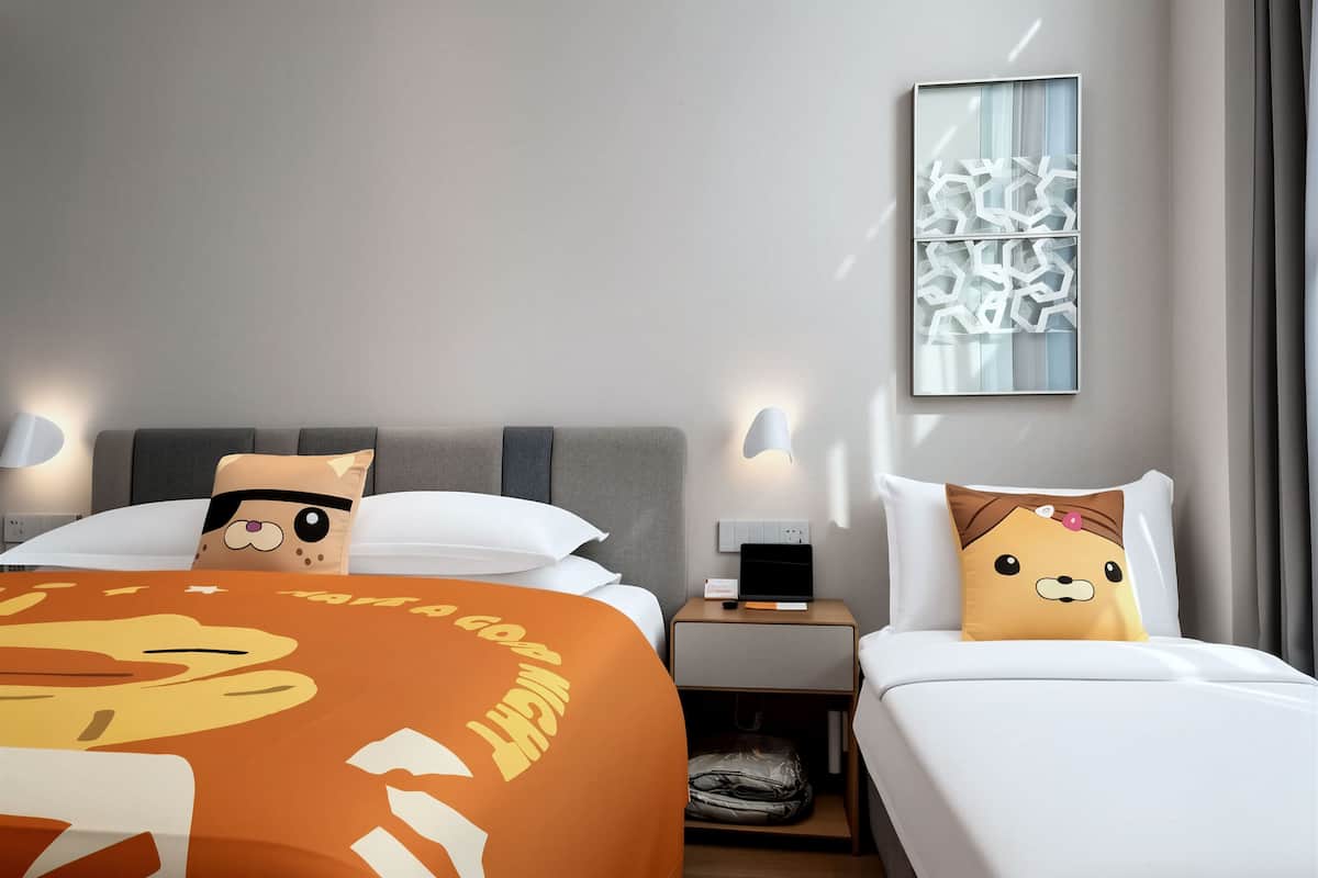 Family Twin Room | Premium bedding, down comforters, memory foam beds, free minibar