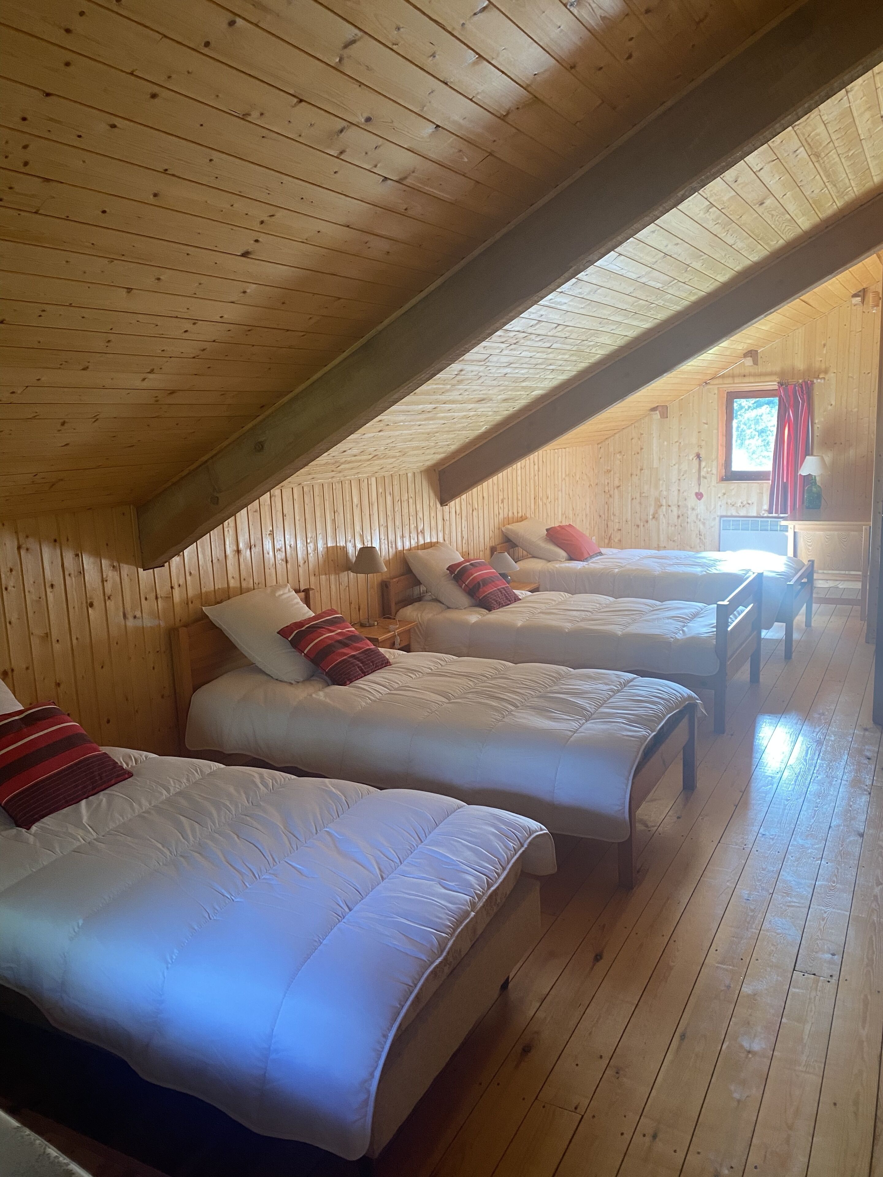 5 Schlafzimmer, Reisekinderbett
