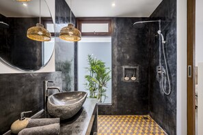 Shower, hair dryer, towels, soap - Heaven 5 BR Pool Villa Seminyak near the beach (Seminyak)