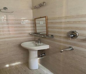 Shower, rainfall showerhead, towels, soap - MeroStay 141 Hotel RG (Kathmandu)