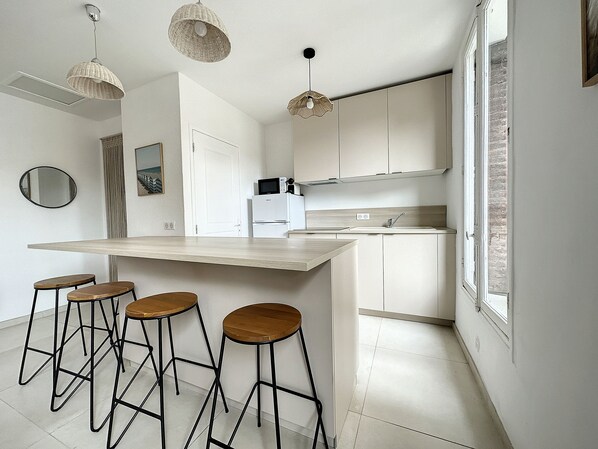 Fridge, microwave, oven, stovetop - Maison de Pecheur Cagnes sur mer (Cagnes-sur-Mer)