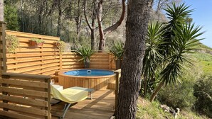 A wooden deck with a hot tub, a bench, and potted plants. - Wild Wild Nest Sperlongaresort (Sperlonga)