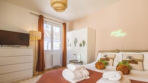 1 bedroom, iron/ironing board, WiFi (free), bed sheets