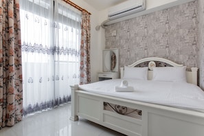 エコノミー ダブルルーム クイーンベッド 1 台 | WiFi (無料)