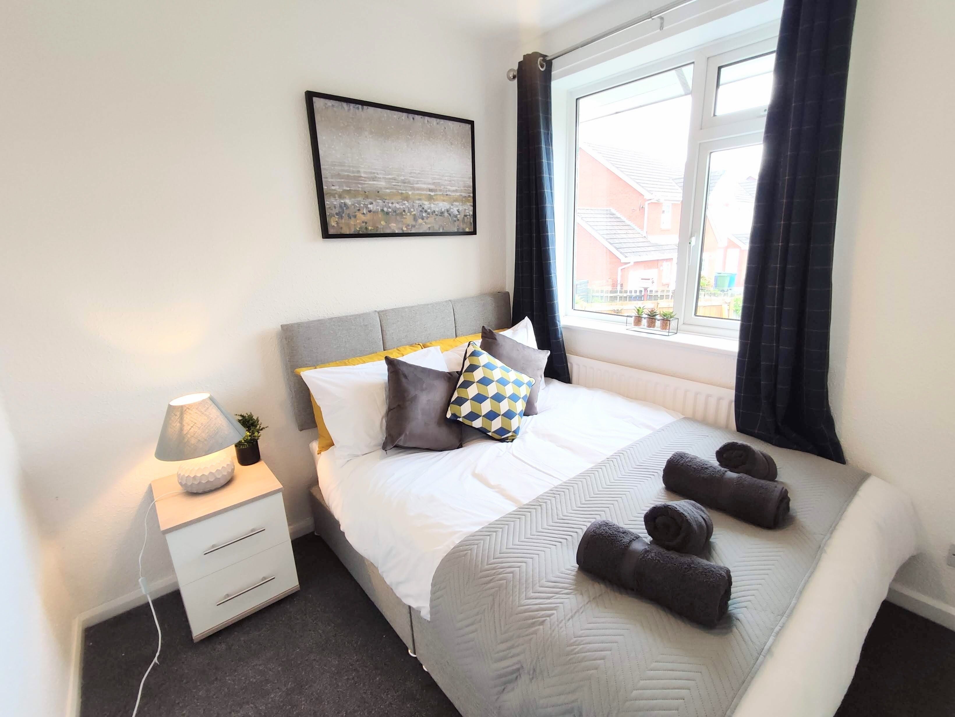 3 bedrooms, iron/ironing board, WiFi, bed sheets