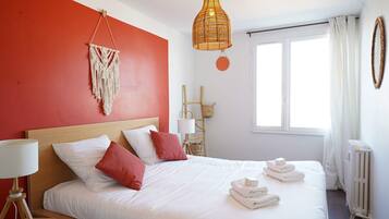 1 habitación, tabla de planchar con plancha, cuna de viaje y wifi