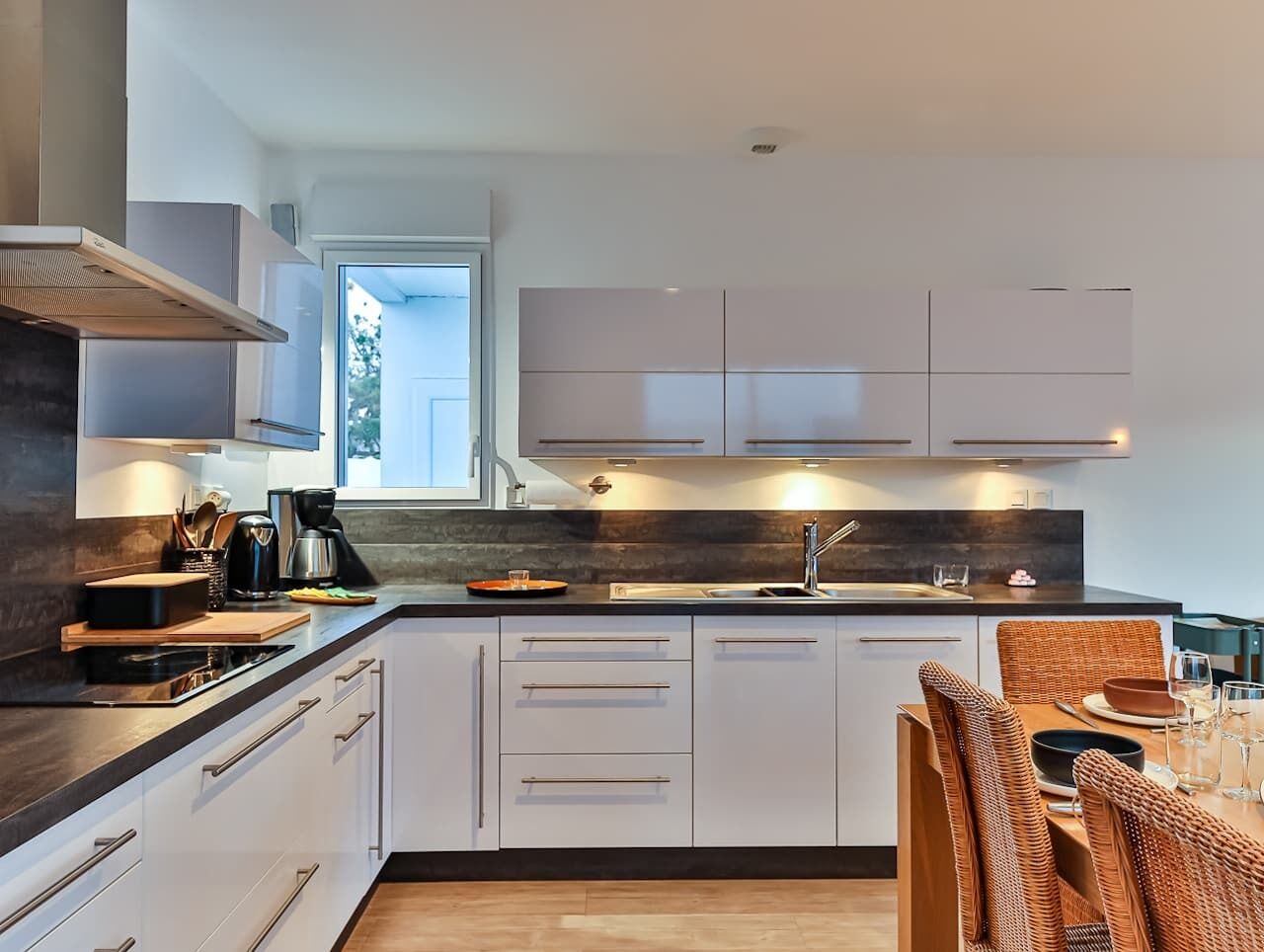 Réfrigérateur, micro-ondes, four, lave-vaisselle