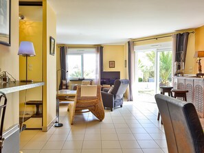 TV, offices - Jolie villa avec piscine à 6 kms des plages (Landevieille)