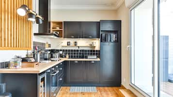 Kühlschrank, Mikrowelle, Ofen, Geschirrspüler