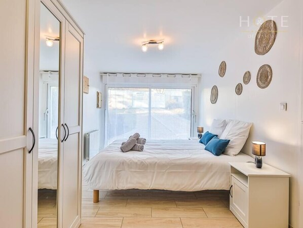 3 chambres, fer et planche à repasser, Wi-Fi, draps fournis