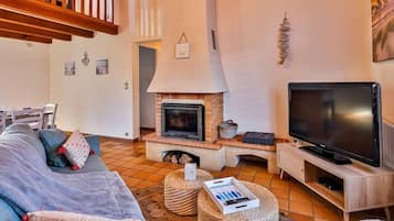 TV, fireplace, offices