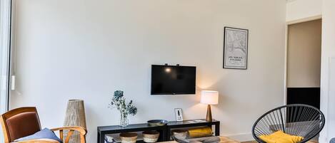 Televisión, oficina