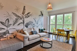 TV, offices - Bel appartement de 2 chambres à proximité de toutes commodités (Les Sables-d'Olonne)