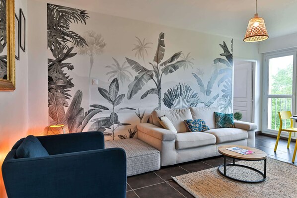 TV, offices - Bel appartement de 2 chambres à proximité de toutes commodités (Les Sables-d'Olonne)