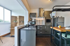 Fridge, microwave, oven, dishwasher - Bel appartement de 2 chambres à proximité de toutes commodités (Les Sables-d'Olonne)