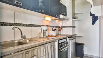 Réfrigérateur, micro-ondes, four, lave-vaisselle