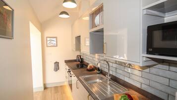 Réfrigérateur, lave-vaisselle, bouilloire électrique, grille-pain