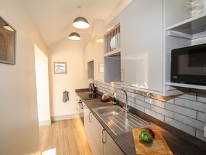 Kühlschrank, Geschirrspüler, Wasserkocher, Toaster