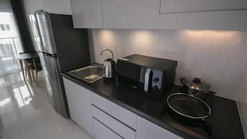 Fridge, microwave, stovetop, electric kettle